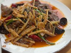 -大众跷脚牛肉馆·非遗传承单位(峨眉山店)