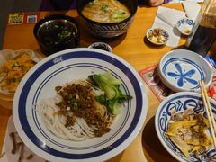 -霸蛮湖南菜·牛肉粉(荣京西街店)