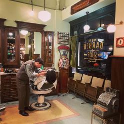 等位区-IMUSE BARBER SHOP