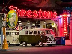 -席娜卡琳火车铁道夜市