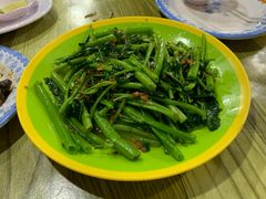-Bờ kè Nhật Thi