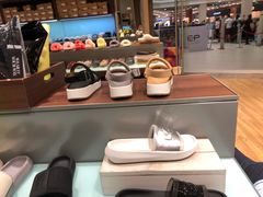-UGG(燕莎奥特莱斯购物中心店)