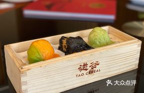 Three-Color Fresh Shrimp Dumplings