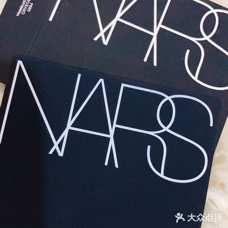NARS大白饼 NARS流光美肌轻透蜜粉饼就是我们俗