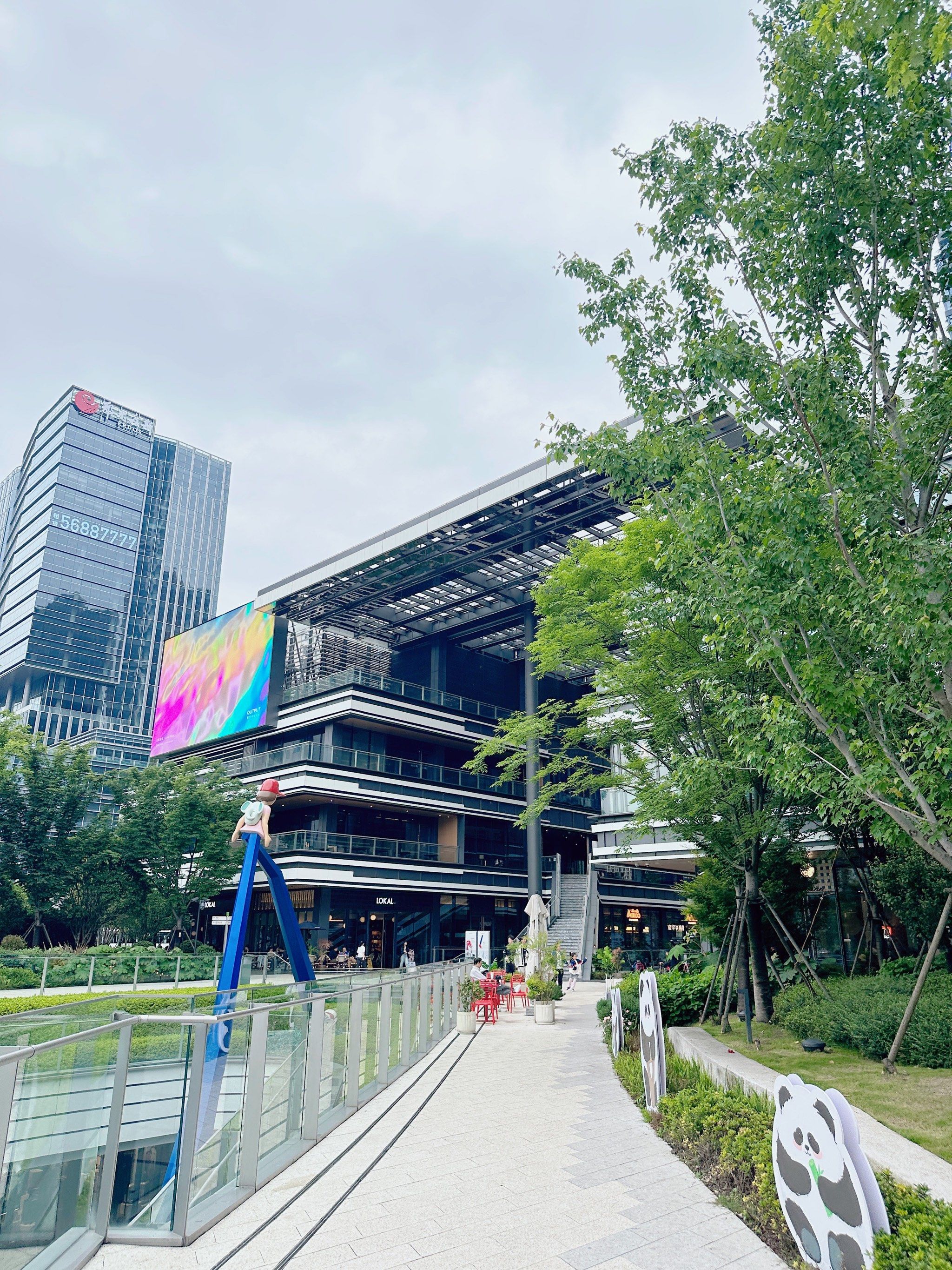 上海"网红商场"苏河湾万象天地