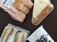 -三三烘焙坊(滨江店)
