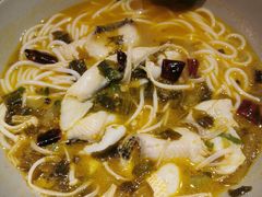 老坛酸菜鱼圆粉-百春原湖南牛肉粉(百联世纪店)