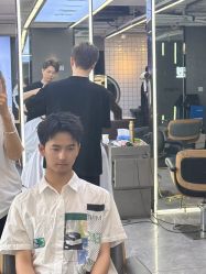 -藤野造型烫发染发