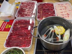 -杨老板·海鲜集市火锅·鲜切牛肉(中防万宝店)