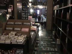 -钟书阁(松江泰晤士小镇店)