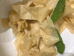 -红鼎豆捞·非遗鲍皇汤火锅(宝丰路店)