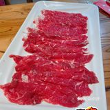 热气腾腾的牛羊肉火锅，谁能不爱呢！ 