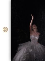 点击看大图 -Renee芮亦婚纱
