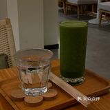 这家店真的很适合周末来看书啊