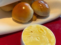 餐前面包配黄油-弦月窗LUNETTE BY AMANDA(复兴路店)