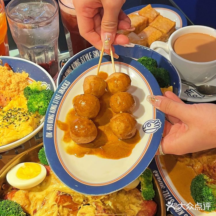 分量挺大的，上面铺了一层可以拉丝的芝士