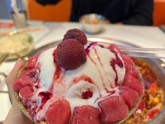 杨梅酸奶冰汤圆-潮火锅·麻辣牛肉火锅(观音桥方圆·LIVE店)