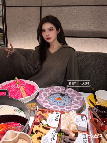杭州果然遥遥领先。。火锅底料西湖龙井！！