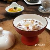 都是不一样的陈设，老板是信佛的