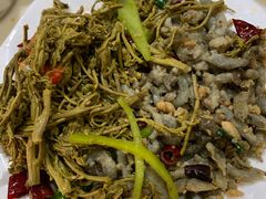 栾芽-老王烫面角(加油站店)