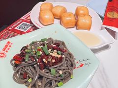 -何师傅美蛙鱼头(汉街店)