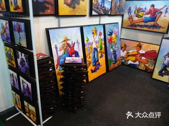 纪念品，生活用品，艺术品，装饰品等等很多