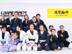 -菠萝格斗巴西柔术训练馆