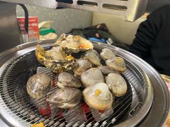 -围炉肉舍•炭烤活鳗•丹东海鲜烤肉(步行街店)