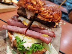 双蛋指椒牛肉汉堡-魏斯理汉堡(西安沣东吾悦店)