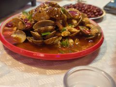 香辣花甲-海盗船. 龙虾烧烤. 酒馆