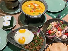 泰式猪肉沫炒饭配煎蛋-mango tree芒果树泰国餐厅(青岛万象城店)