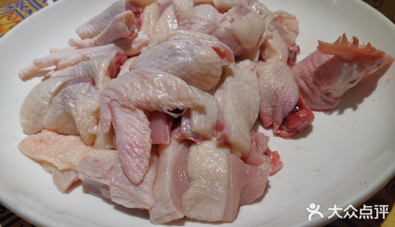 韭菜虾米很香，配点萝卜干，很爽口。重点说鸡肉