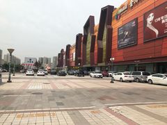 -世纪金源购物中心东区-停车场
