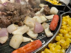 -山野的朋友露营炭火烤肉