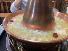 -果松木炭酸菜铜火锅·外婆参鸡汤