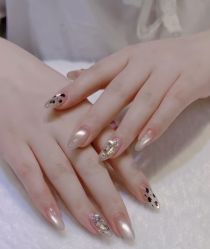-桃色美甲沙龙