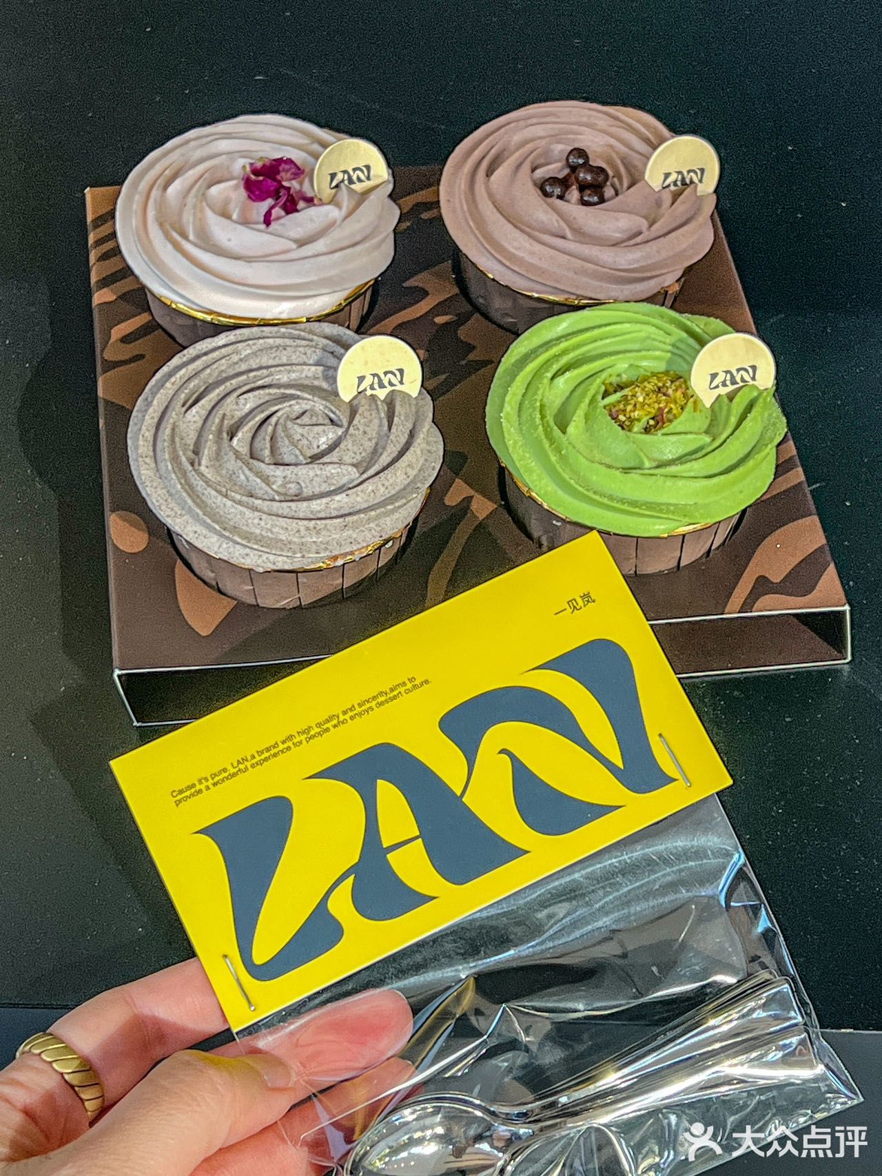 广州的这个cupcake小蛋糕❗❗没空多说...