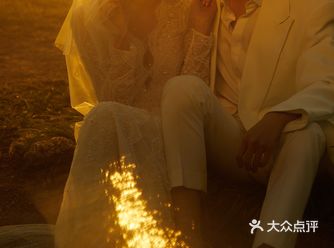 夕阳下的婚纱照,两个人的每一张我都很喜欢。