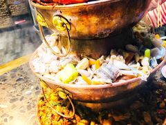 土豪锅-沪小二炭火蛙锅(淮海中路美食不夜城店)
