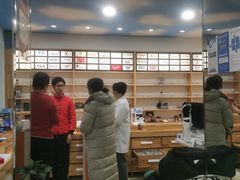-豪门视光·星趣控·蔡司依视路眼镜代理商(中央大街店)