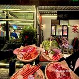 大家都很有序的排队过称 现切肉肉太新鲜了，吃的放心