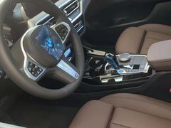 -上海宝信宝马4S店