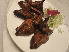 果木烟熏香茅玻璃脆皮乳鸽-喜来登由由大酒店九州膳坊中餐厅