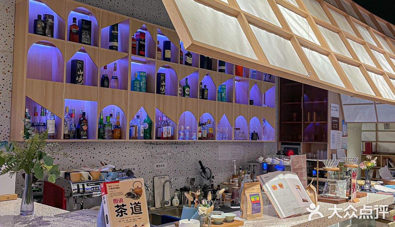 清新文艺的书店里吃着超浪漫的火锅💕