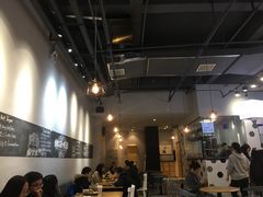 大堂-HELLO 27 意面·沙拉·帕尼尼