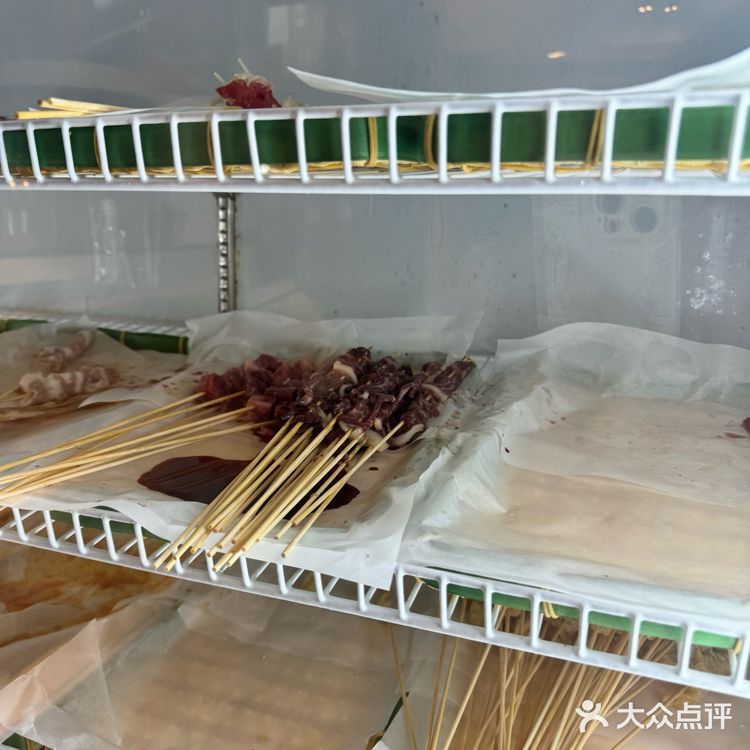 以前是正宗的乐山串串的做法，签签用的细的那种