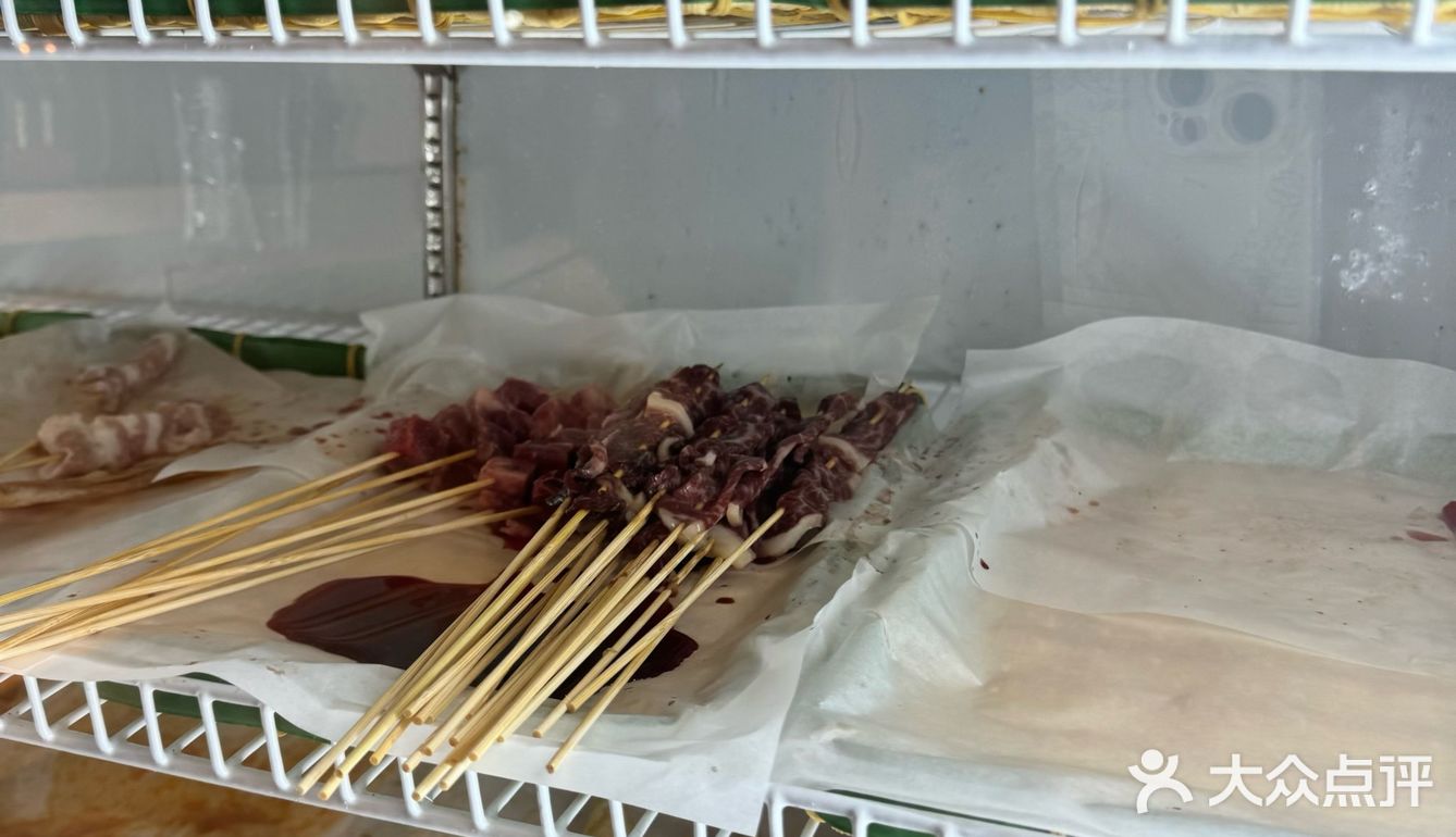 以前是正宗的乐山串串的做法，签签用的细的那种