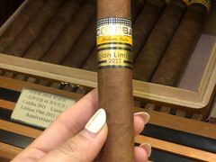 -LaClub雪茄店(上海浦东香格里拉店)