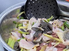 -周良天山牛杂城(天山路总店)