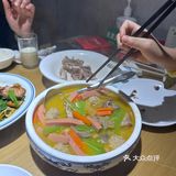 地方菜 本地老店 跟到导航来的 店里面坐满了客人